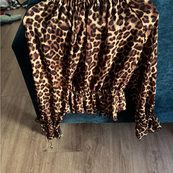 Leopard Print Ruffle V-Neck Blouse - - Picture 2 of 5